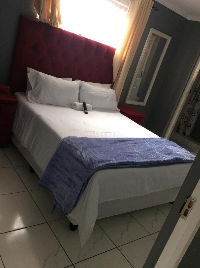 De Capital Guest House Іст-Лондон Екстер'єр фото
