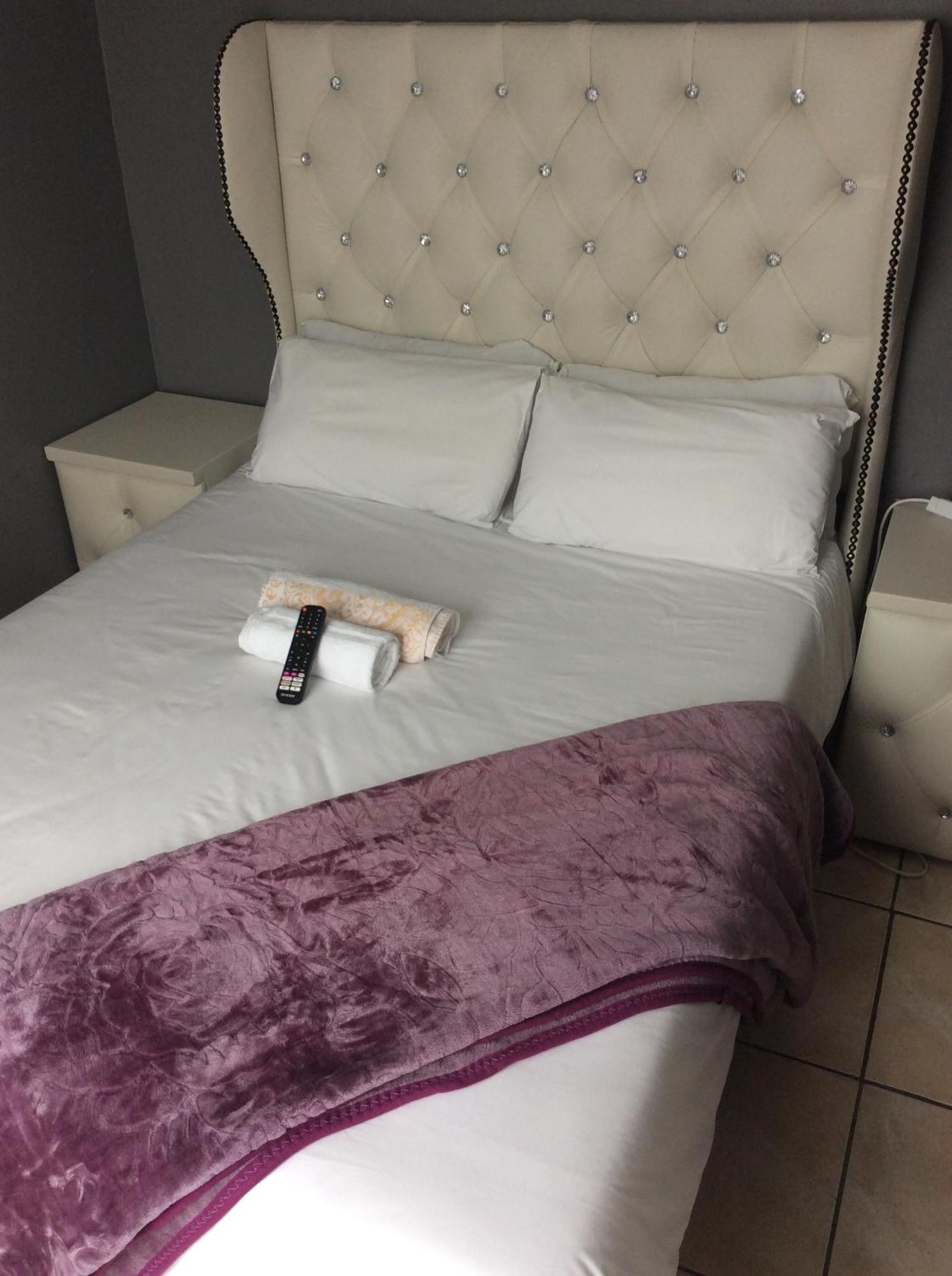 De Capital Guest House Іст-Лондон Екстер'єр фото